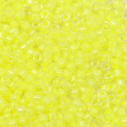 Miyuki Perlen delica's 11/0 Luminous lime aid yellow DB-2031