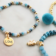 Schmucksets Farbenfroher Schmuck mit goldenen Details