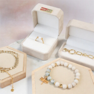 Schmucksets Inspiration mit Displays und Schmuckdosen