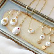 Schmucksets Trendige Ohrringe und Ketten gestalten: mit der Muschel Pearl Shine Kollektion 