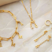 Schmucksets Personalisierte Schmuckdesigns mit Initialen