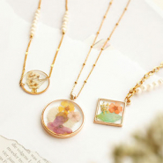 Schmucksets FRÜHLINGSGEFÜHLE! Mit Anhängern und Zwischenstücke mit getrockneten Blumen