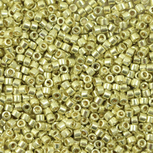 Miyuki Perlen delica's 11/0 Duracoat galvanized pale soft gold DB-2502