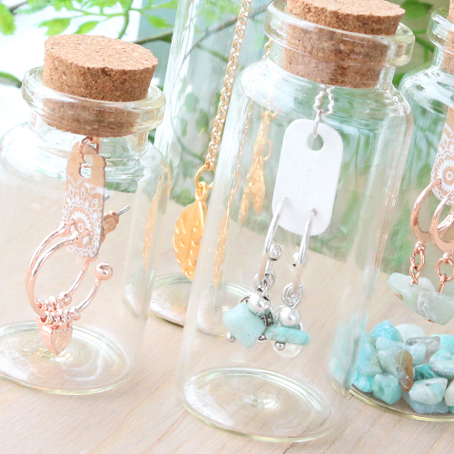 Werden Sie inspiriert: Schmuck pr&auml;sentieren oder verschenken in Wunschflaschen