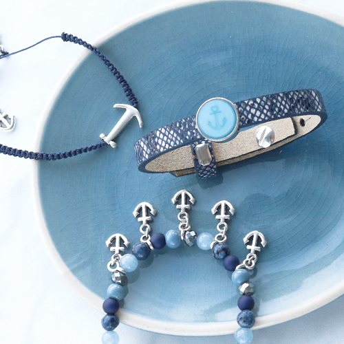 Armb&auml;nder und Ringe mit Anker in blauen Farbt&ouml;nen