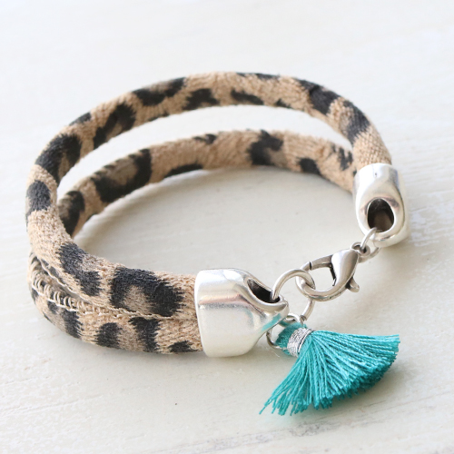 Schmuck aus Imitat Leder mit Panther Muster und Details aus DQ Metall