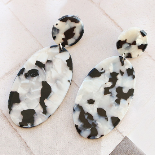 Machen Sie prachtvolle Ohrringe mit unseren trendy Resin Anh&auml;nger!
