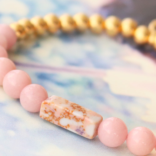 Den sch&ouml;nsten Schmuck und Accessoires mit der neuen Kollektion Tuben aus Natursteinperlen