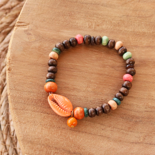 Armb&auml;nder mit einem Strandthema aus Holzperlen 