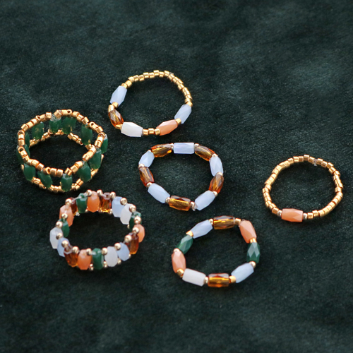 DIY: So machen Sie trendige Ringe aus Facett Tuben Perlen:
