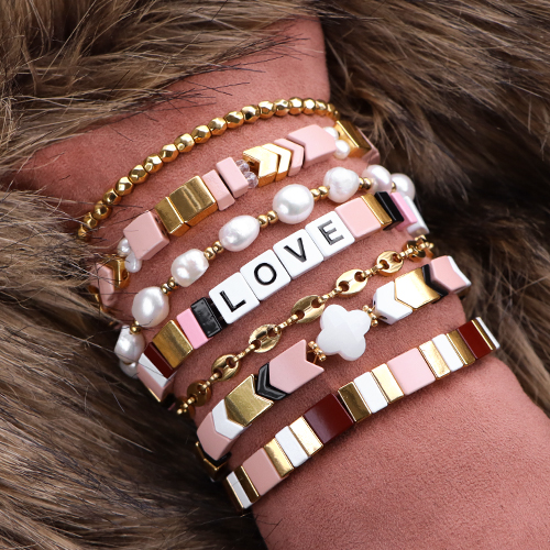Kreieren Sie originellen Schmuck mit unseren Tile-Beads, indem Sie sich durch Formen und Farben inspirieren lassen!