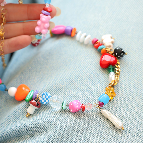 Farbenfrohe Schmuck-Inspiration mit Acrylperlen