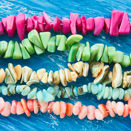 Inspiration mit Perlmuttperlen und elastischem Schmuckband 
