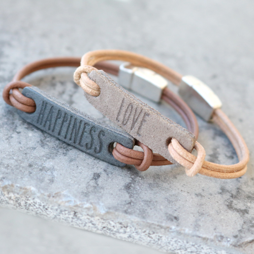 Entwerf ausgefallene Armb&auml;nder mit unserem Zwischenst&uuml;ck aus DQ leder und eigenen Design.