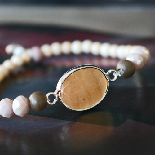 Prachtvoller Schmuck mit Halb Edelstein Anh&auml;nger als stilvoller Blickfang