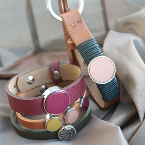 Dieser Herbst Trend mit Cuoio ist garantiert, stellen Sie die sch&ouml;nsten Armb&auml;nder und Schl&uuml;sselanh&auml;nger zusammen!