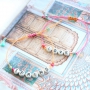 Spruch Schmuck mit Buchstabenperlen Metall Look und farbigen Details