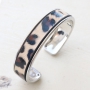 Schmuck aus Imitat Leder mit Panther Muster und Details aus DQ Metall