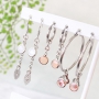 Verschiedener Schmuck mit Kristallglas Anh&auml;ngern