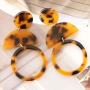 Machen Sie prachtvolle Ohrringe mit unseren trendy Resin Anh&auml;nger!