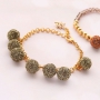 Festliche Armb&auml;nder mit neuen glitzernden Pompoms