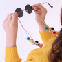 Sonnige Tage! DIY Sonnenbrillenkordel mit Kauri Muscheln, Pompoms, Makram&eacute; und mehr!