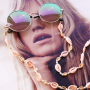 Sonnige Tage! DIY Sonnenbrillenkordel mit Kauri Muscheln, Pompoms, Makram&eacute; und mehr!
