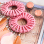 Festival Schmuck Inspiration mit Federn und bunten Rotan Anh&auml;ngern