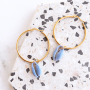 Machen Sie mit Kauri Muscheln farbenfrohen Schmuck und so tragen Sie Sommer Haaraccessoires: