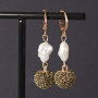 Festliche Ohrringe mit Ornamenten und Pompom Anh&auml;ngern!