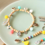 Entdecken Sie hier, wie Sie den besten Schmuck mit Kauris und Pompom Anh&auml;ngern herstellen k&ouml;nnen: