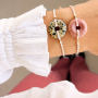 Sehen Sie hier, wie Sie sch&ouml;ne Ohrringe und Armb&auml;nder mit Naturstein Disc Anh&auml;ngern herstellen