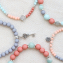 So machen Sie fantastische Armb&auml;nder mit Acryl Perlen: