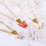Sehen Sie hier, wie Sie mit den Resin Schmetterling Anh&auml;nger selbst trendigen Schmuck herstellen k&ouml;nnen
