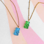 So gestalten Sie farbenfrohen Schmuck mit Gummib&auml;r-H&auml;ngern
