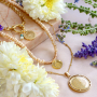 Werden Sie kreativ mit Geburtsblumen-Perlen, Anh&auml;ngern und Cabochons