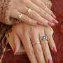 Kombinieren Sie diese bunten Ringe und Ohrringe mit handgefertigtem Schmuck
