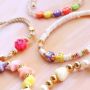 So erstellen Sie sommerliche Armb&auml;nder und Handyketten
