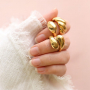 Inspirationszeit mit Edelstahl-Ohrsteckern und Ringe