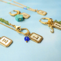 Inspirierende Schmuckdesigns mit Edelstahl-Perlmuttanh&auml;ngern mit Initiale 