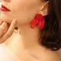 Kreieren Sie einen einzigartigen Look mit Blumen-Ohrringen