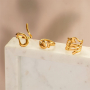 Ringe, die H&auml;nde ausdrucksstark machen 