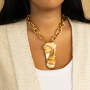 Statement-Broschen bringen Farbe, Bewegung, Ausdruck in Ihre Kollektion