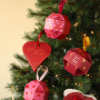 Weihnachtliche Verpackungen, die das Schmuckgeschenk festlich machen 