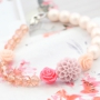 Fr&ouml;hlicher Schmuck mit Rosen und Blumen!