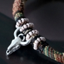 Sch&ouml;ner Armschmuck aus gesteppter Kordel gemacht im Bohemian Style