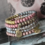 Faszinierender Schmuck mit Cuoio, Holz Perlen, Facettperlen und Perlen aus Acryl