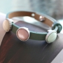 Ein faszinierendes Schmuck Set aus trendy Cabochon von Polaris Elements in hellen T&ouml;nen f&uuml;r eine zarten Look