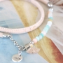 Herrliche Halbedelstein Perlen Armb&auml;nder in zarten Farben kombiniert mit Holz Perlen, Kork, Quasten und DQ Metall Anh&auml;nger.